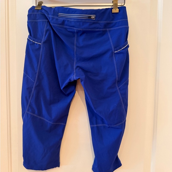 Athleta Donny Be Free Knicker Capri Crop Stash pockets Electric Blue Medium EUC - Picture 2 of 4